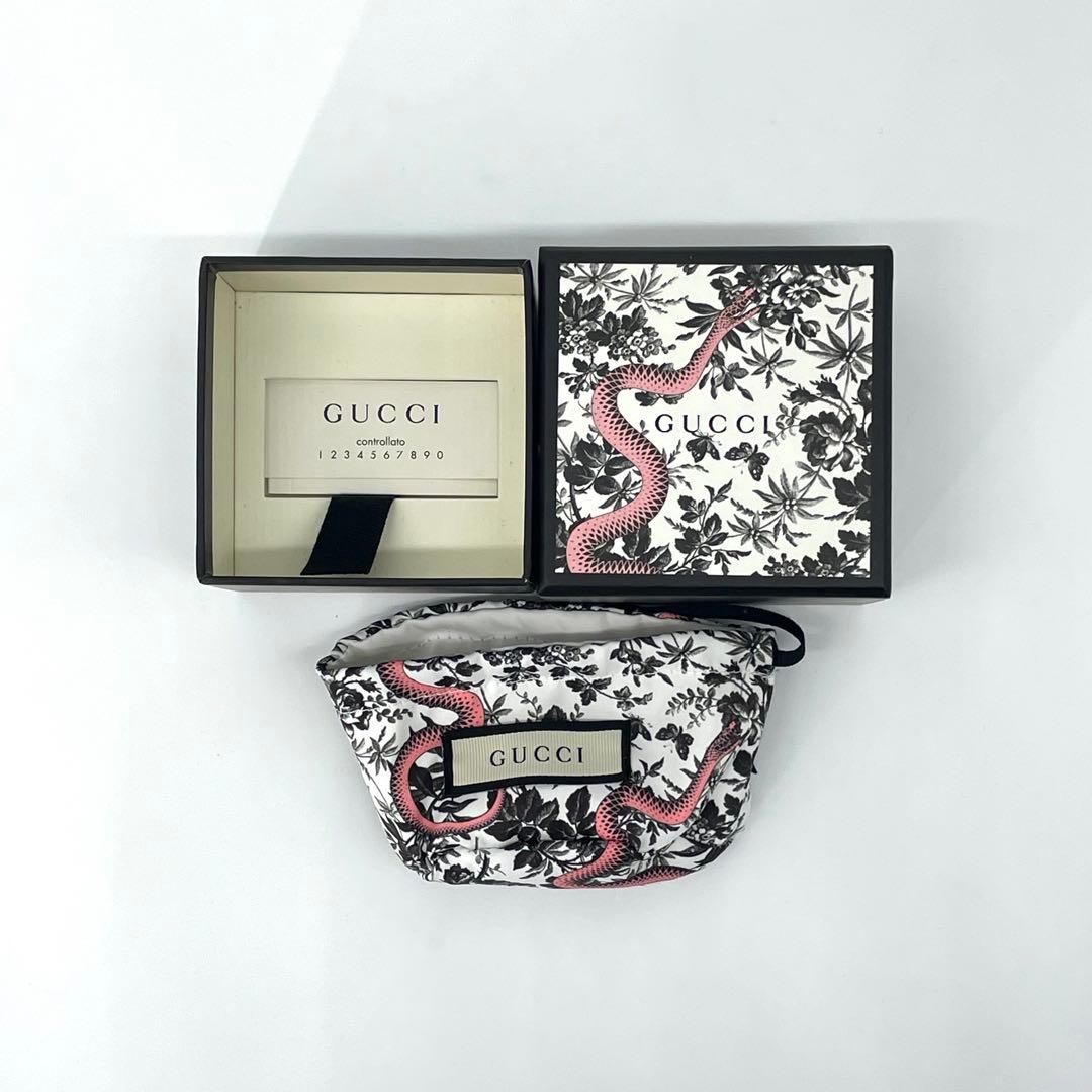 美品✨グッチ 刻印入り シルバー ハート ピアス 箱・袋付き アクセサリー