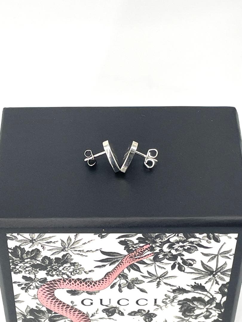 美品✨グッチ 刻印入り シルバー ハート ピアス 箱・袋付き アクセサリー