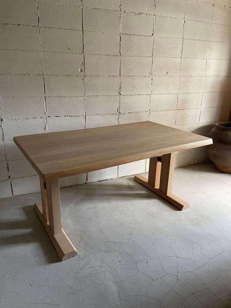 天然木無垢材　耳付き　ダイニングテーブル　二本脚