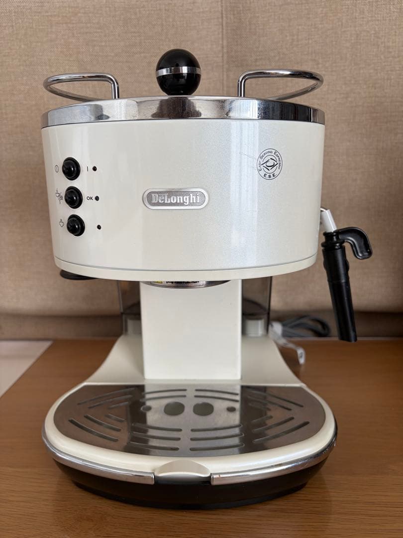 DeLonghi ECO310 エスプレッソマシン ホワイト
