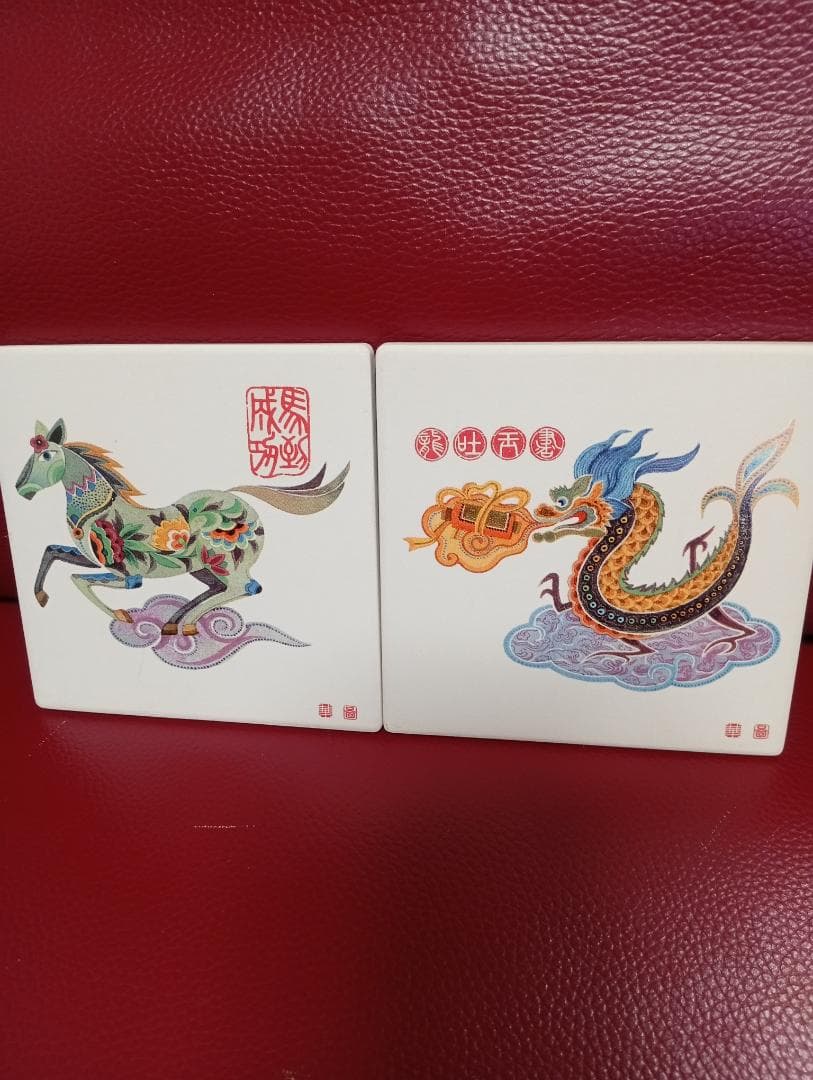 鮮やかで繊細な色彩の竜と馬の装飾プレート 縁起物 インテリア 置物