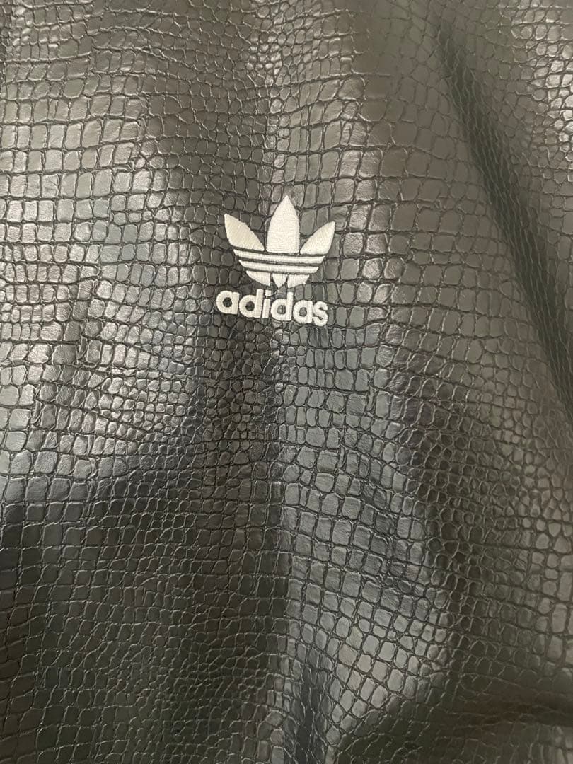 adidas レディース プレミアム フェイクレザー ファイヤーバード リュクス