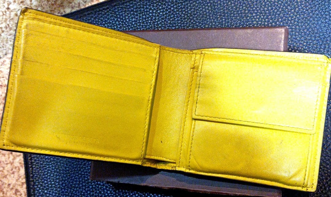 BOTTEGA２つ折り財布マキシイントレチャート