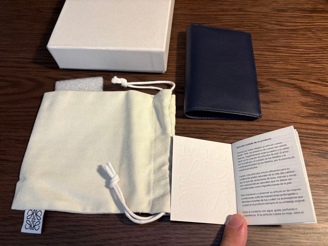 おもち　LOEWE 二つ折り財布 ネイビー