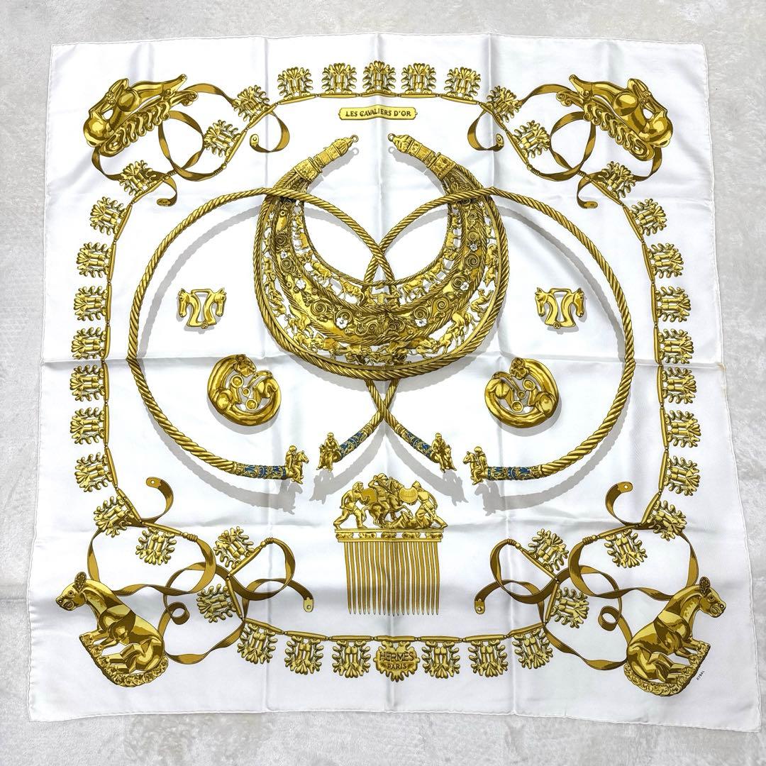 エルメス　カレ90 スカーフCavaliers d'Or　黄金の騎士 ホワイト