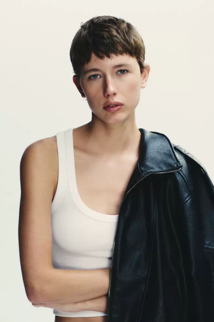 ZARA　フェイクレザージャケット ハイネック 　Lサイズ　　黒