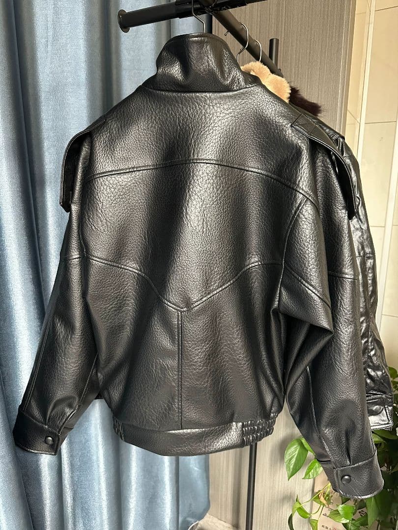 ZARA　フェイクレザージャケット ハイネック 　Lサイズ　　黒