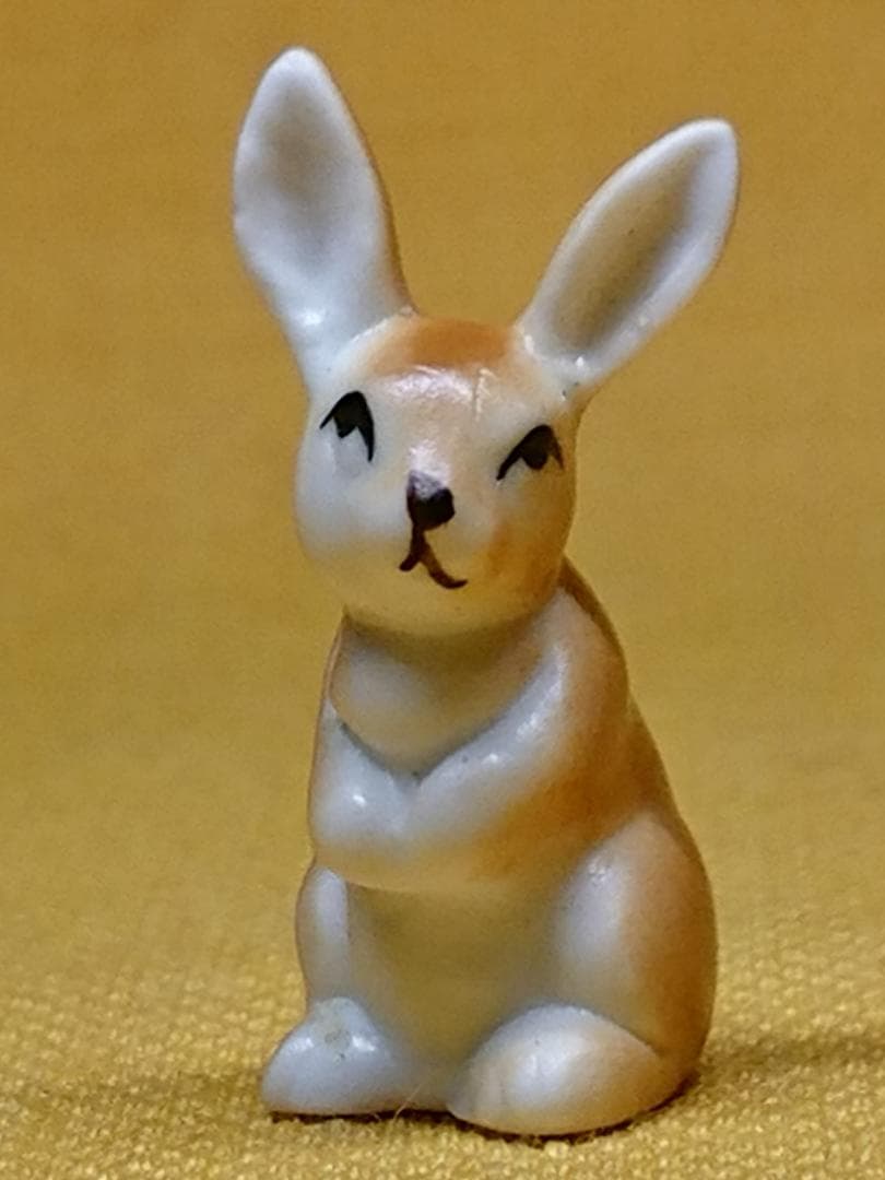 【美品】うさぎ　兎　陶器　オブジェ　置物　インテリア　工芸品　美術品　A1223