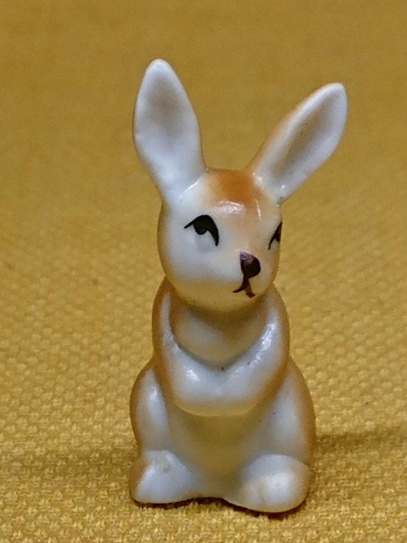 【美品】うさぎ　兎　陶器　オブジェ　置物　インテリア　工芸品　美術品　A1223