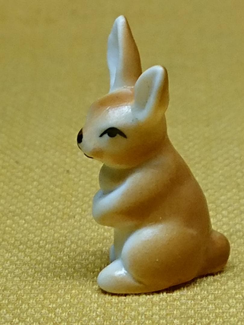 【美品】うさぎ　兎　陶器　オブジェ　置物　インテリア　工芸品　美術品　A1223