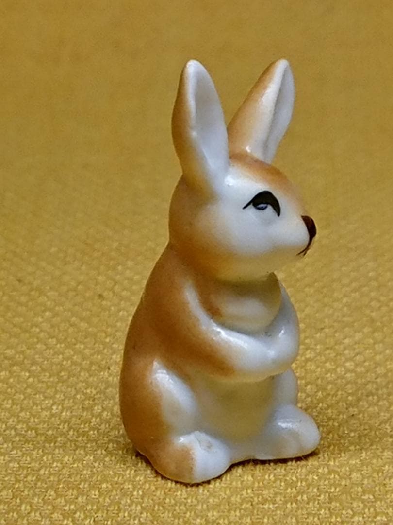 【美品】うさぎ　兎　陶器　オブジェ　置物　インテリア　工芸品　美術品　A1223