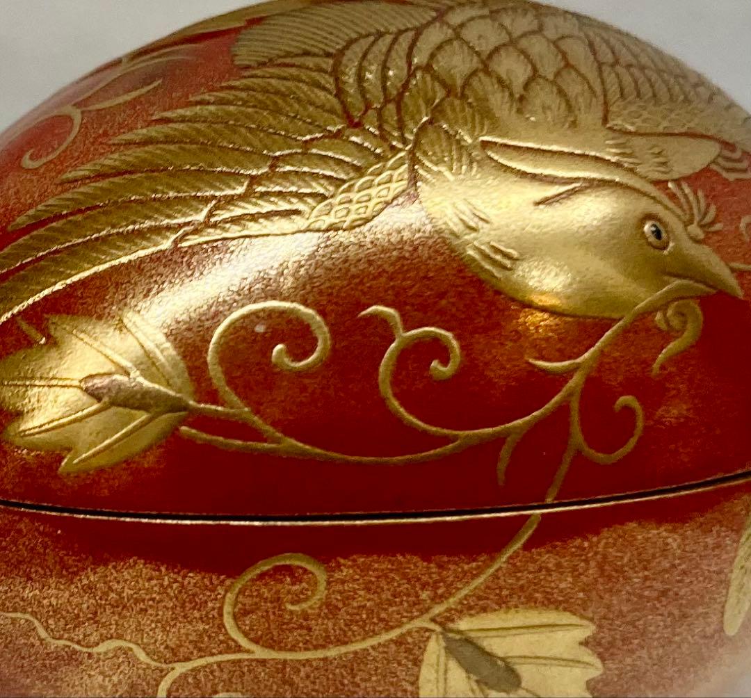 B553b「鳳凰 香合」他喜翁作　共箱　朱漆塗　金蒔絵　金梨地　畦地他喜男