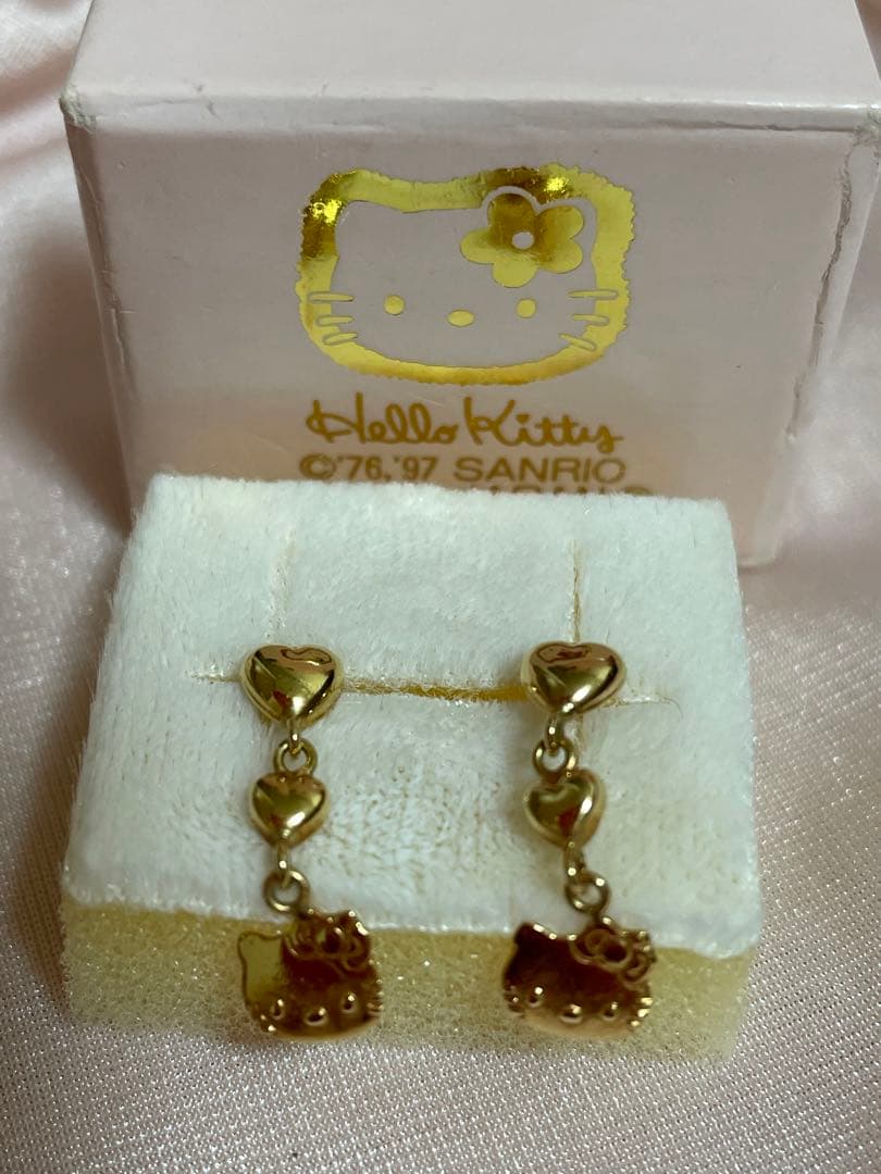 キティ　k18ピアス