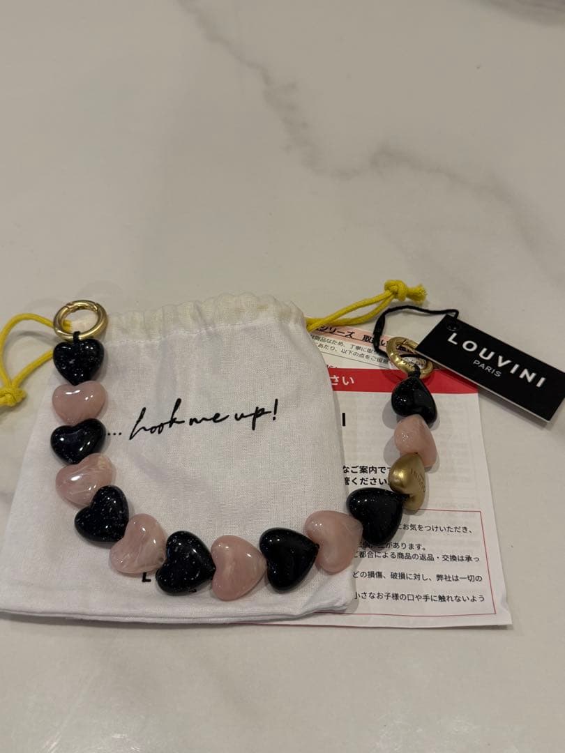 LOUVINI ハンドストラップ PETIT CUORE BLACK-PINK