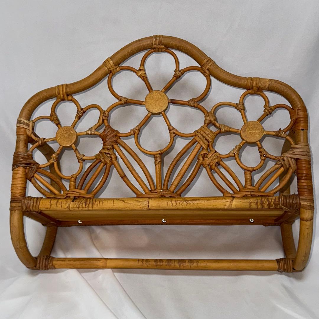 ラタン製　花モチーフ壁掛け木製ラック