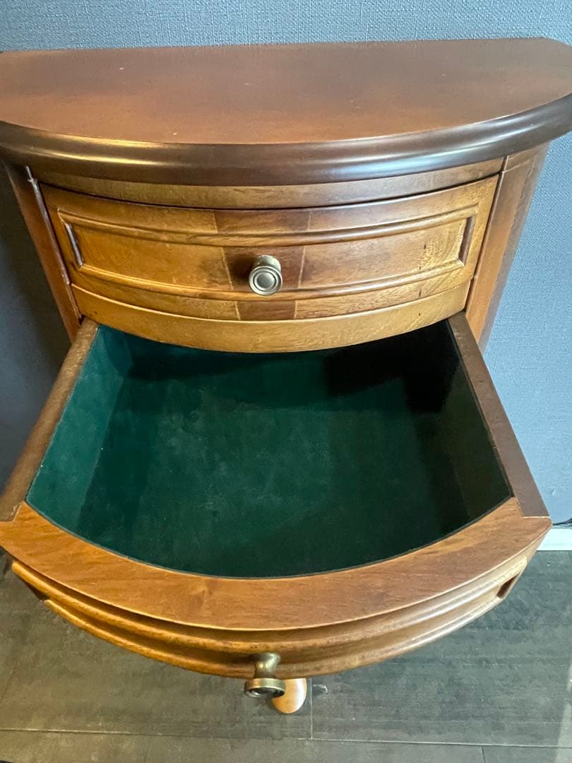 アンティーク調　木製半円形キャビネット ４段引き出し　３本猫足