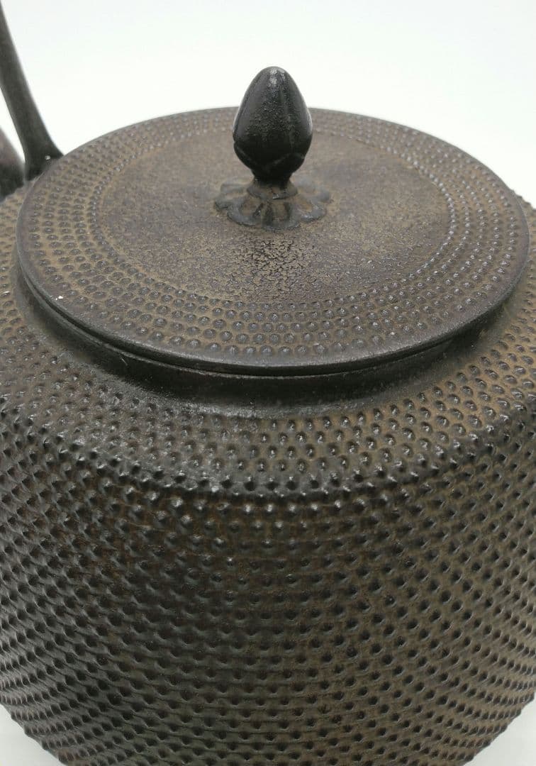 南部三厳堂　アラレ　南部鉄瓶　南部鉄器　鉄瓶