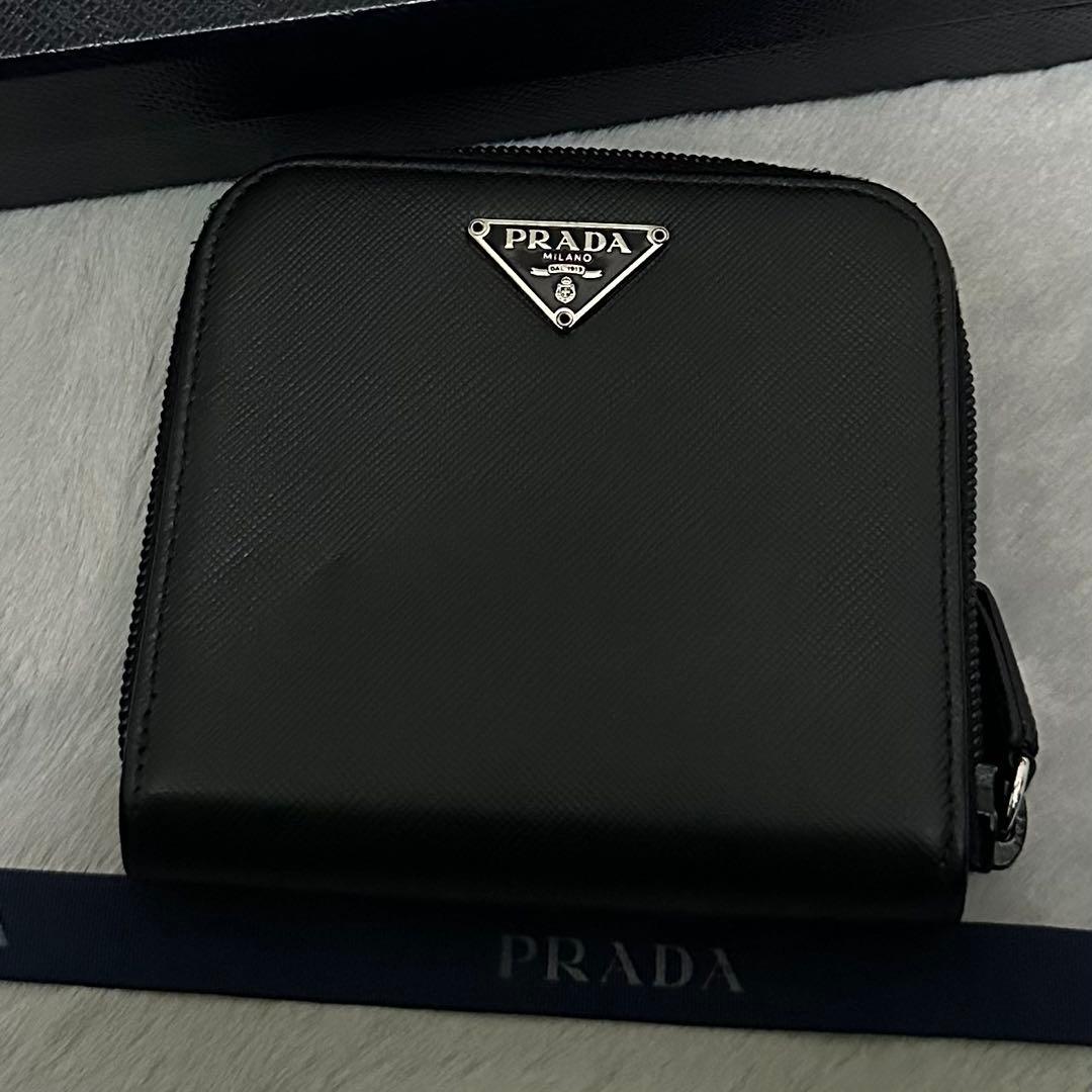 PRADA プラダ　折り財布　ラウンドファスナー　三角ロゴ　サフィアーノレザー