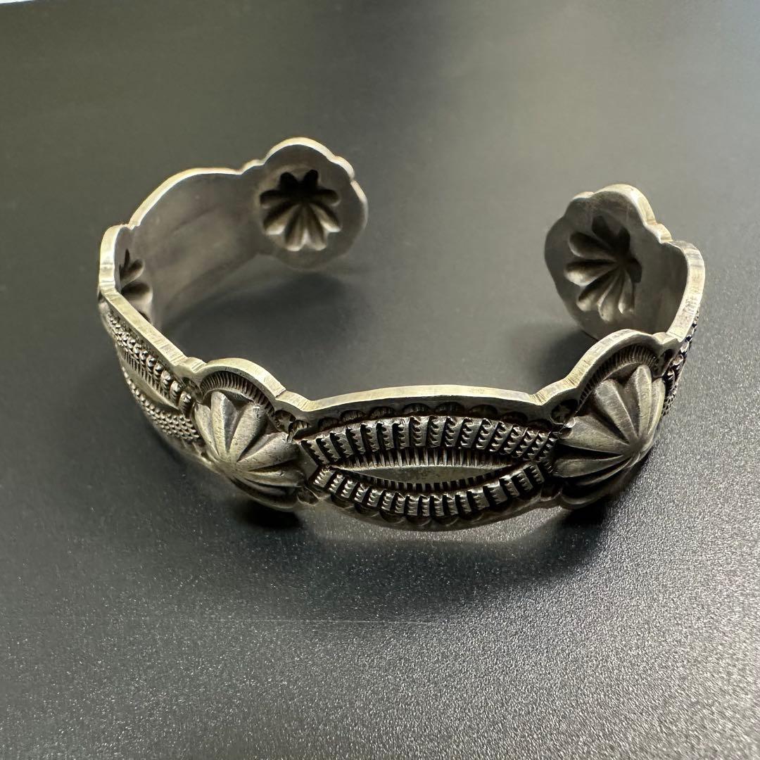 Navajo Gary Reeves 5連コンチョ スタンプワーク バングル