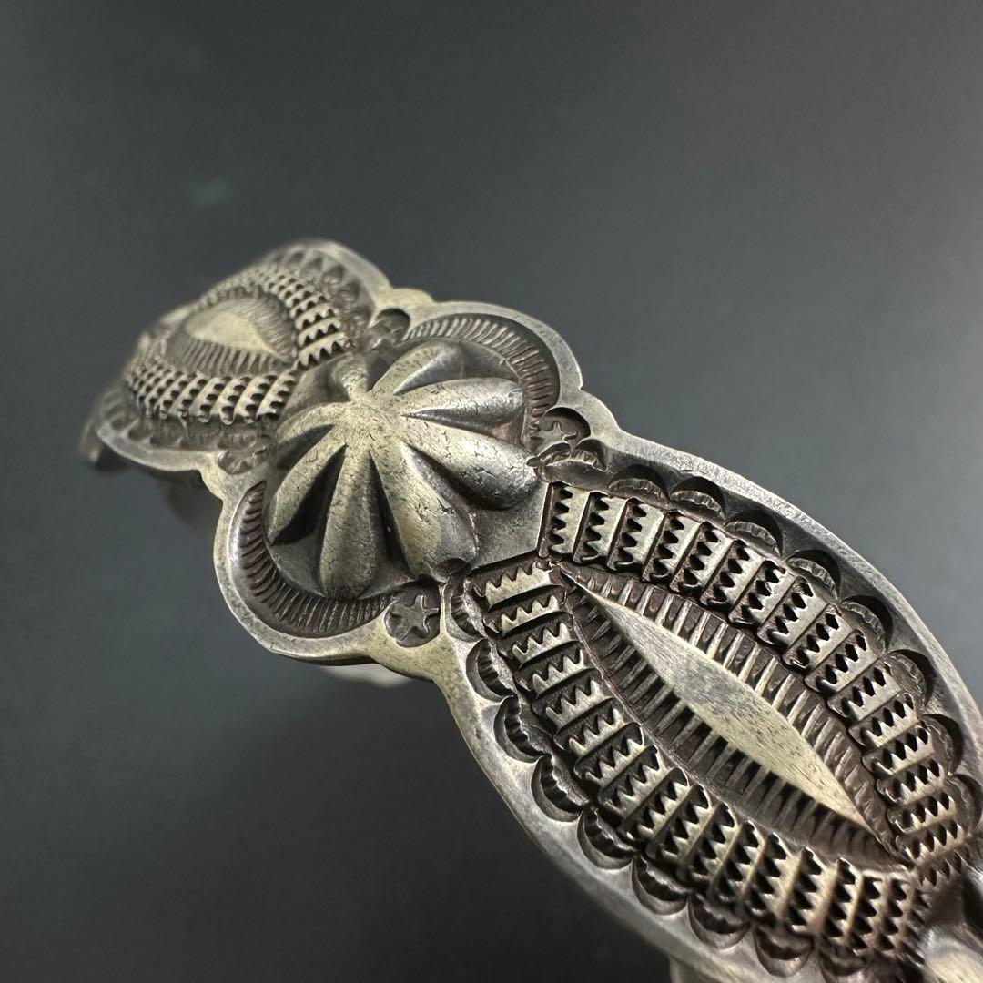 Navajo Gary Reeves 5連コンチョ スタンプワーク バングル