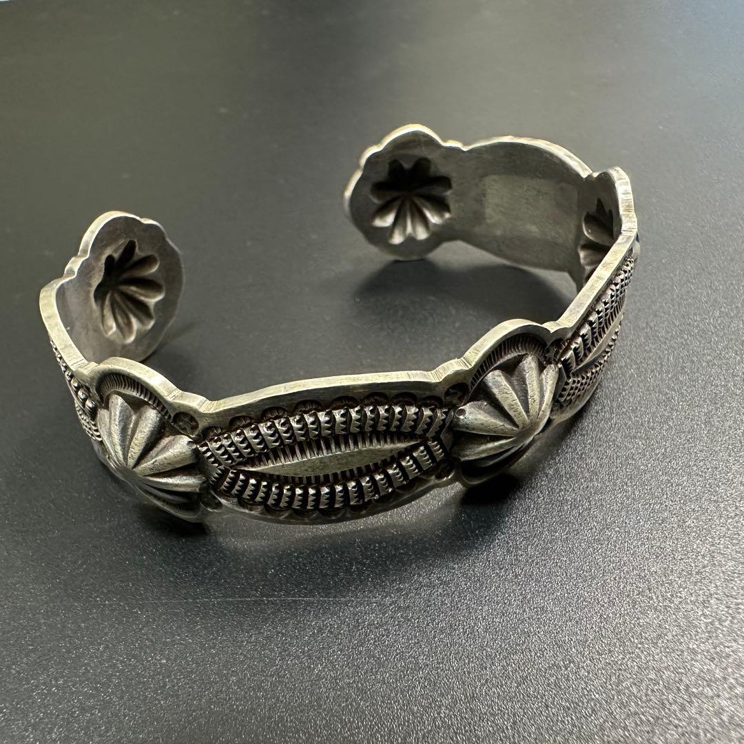 Navajo Gary Reeves 5連コンチョ スタンプワーク バングル