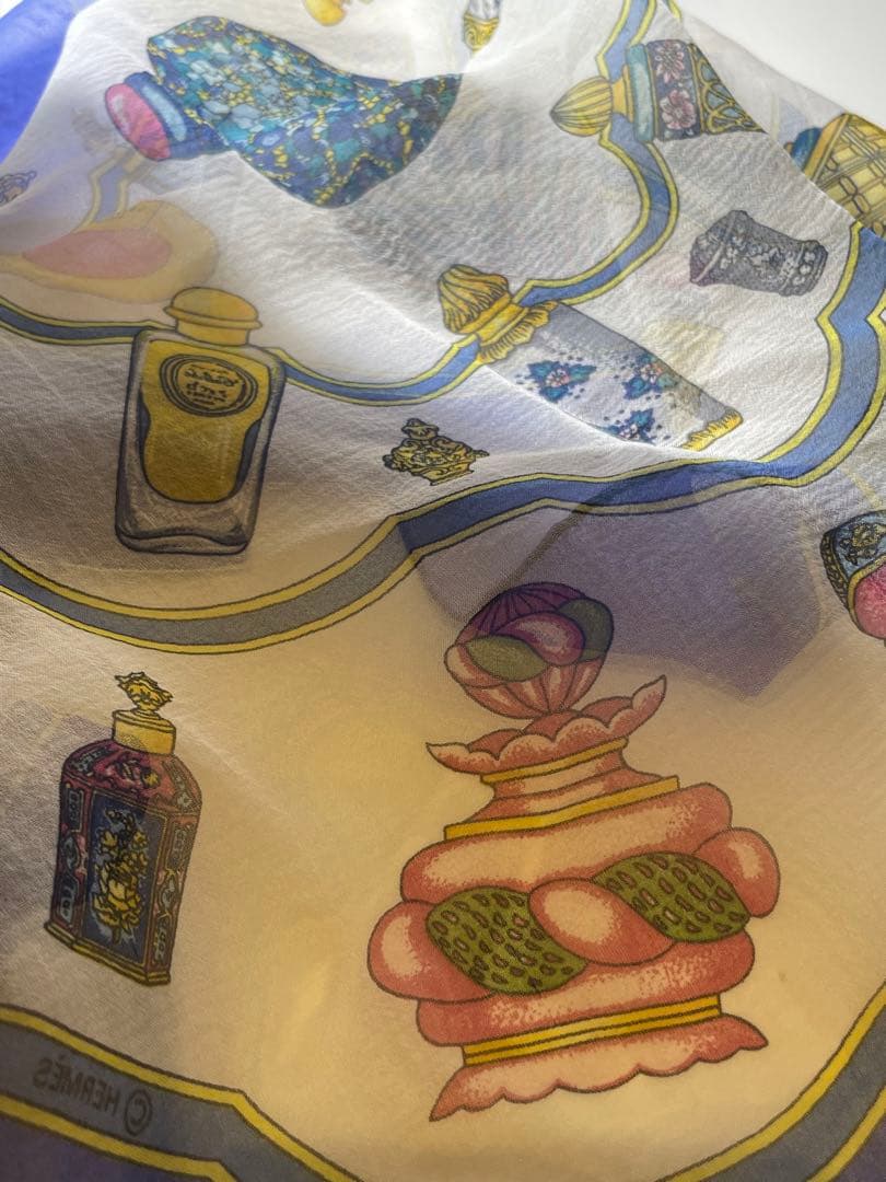 【新品未使用】HERMÈS 香水ボトル　スカーフ　プチカレ40 シルク100%