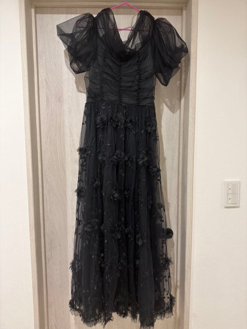 RANDA　3Dフラワー刺繍オフショルワンピース　ブラック