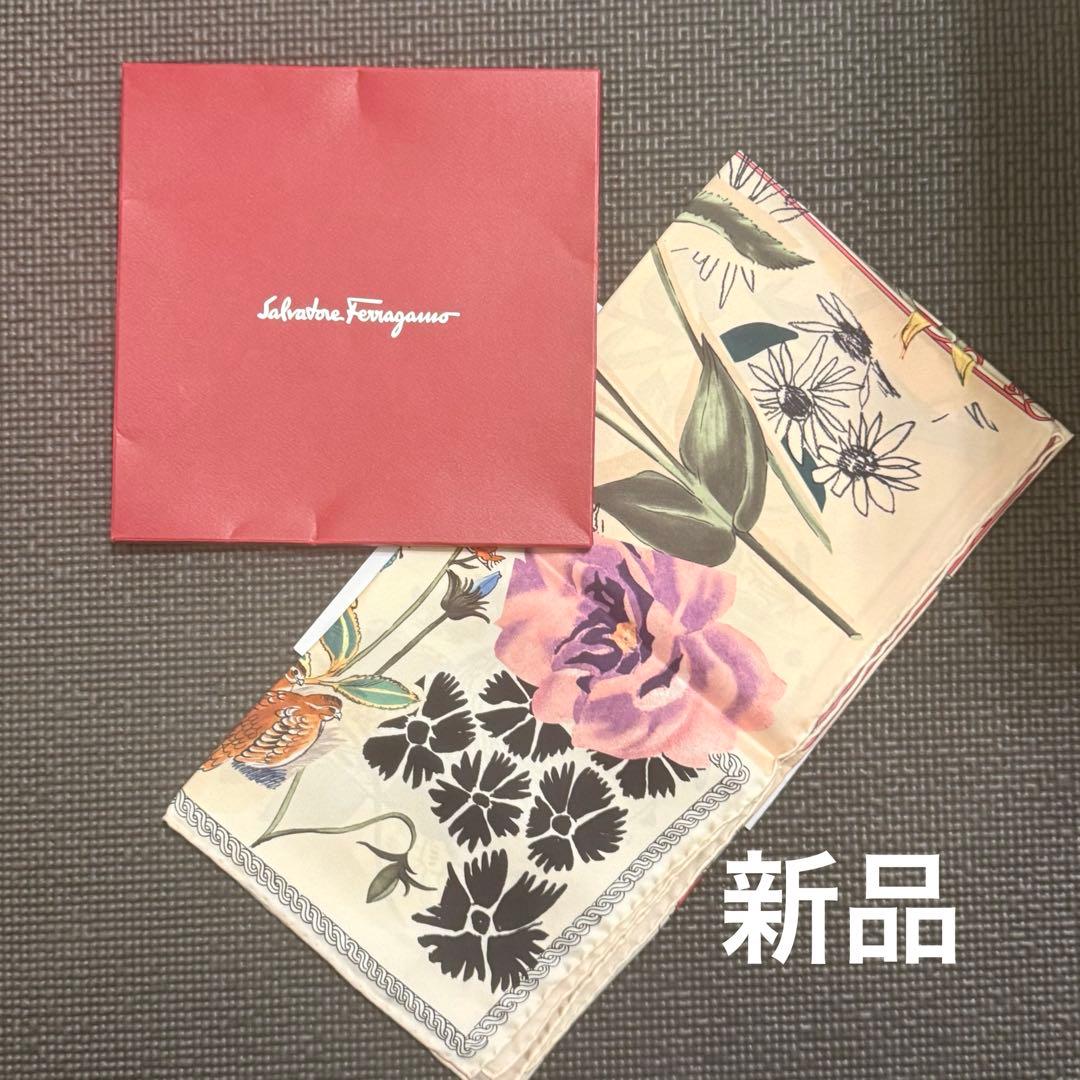 Salvatore Ferragamo スカーフ