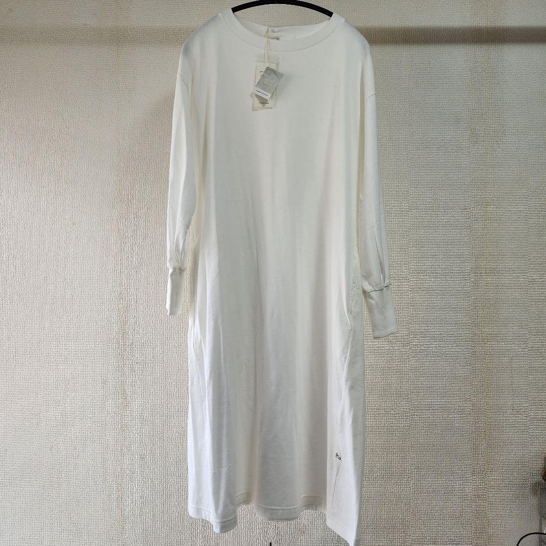 値下げ！ HUIS タグ付き新品 バックボタンリブワンピース