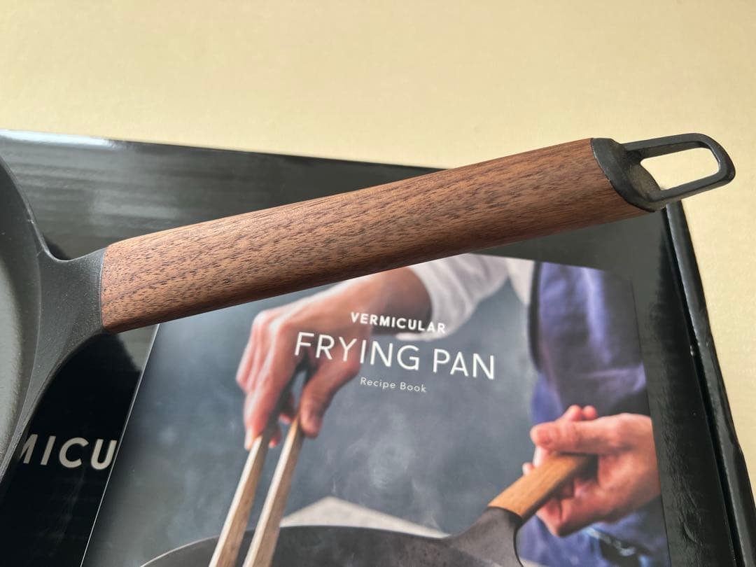 バーミキュラフライパン　ウォールナット28センチ（フタ付）