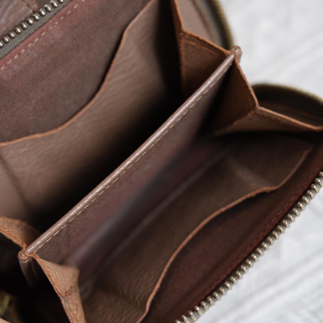 イルビゾンテIL BISONTE ラウンドファスナー　2つ折り財布　ウォレット