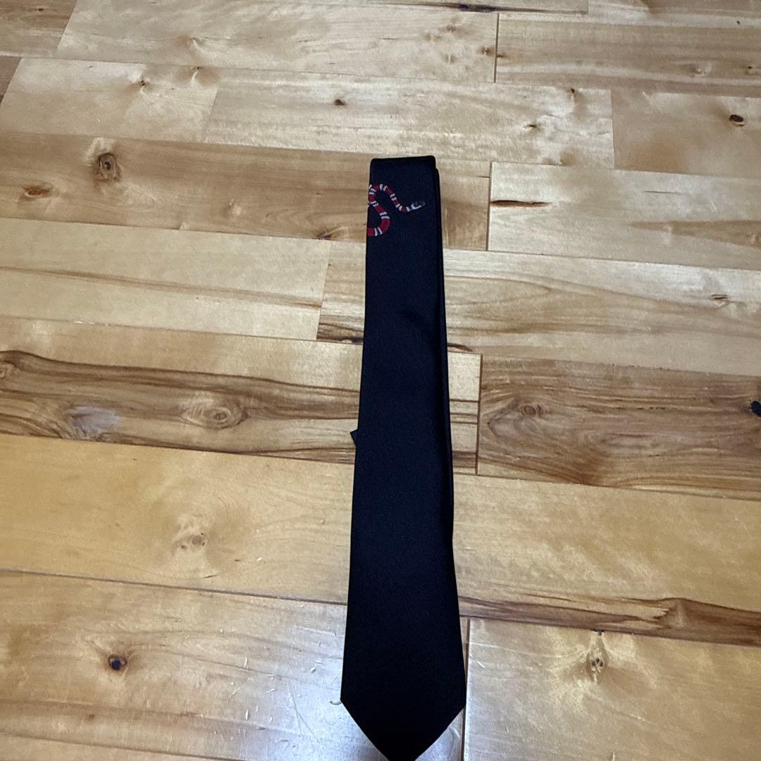 GUCCI 蛇刺繍 ネクタイ