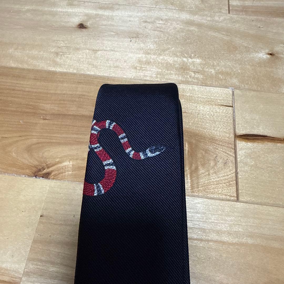 GUCCI 蛇刺繍 ネクタイ