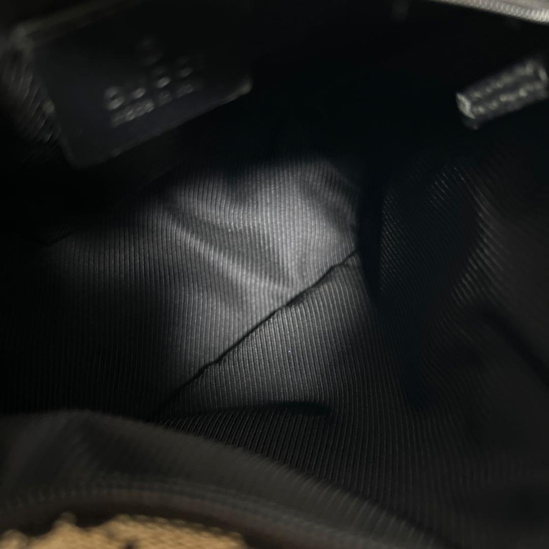 GUCCI アクセサリーポーチ　GGキャンバス ポーチ ハンドバッグ レザー