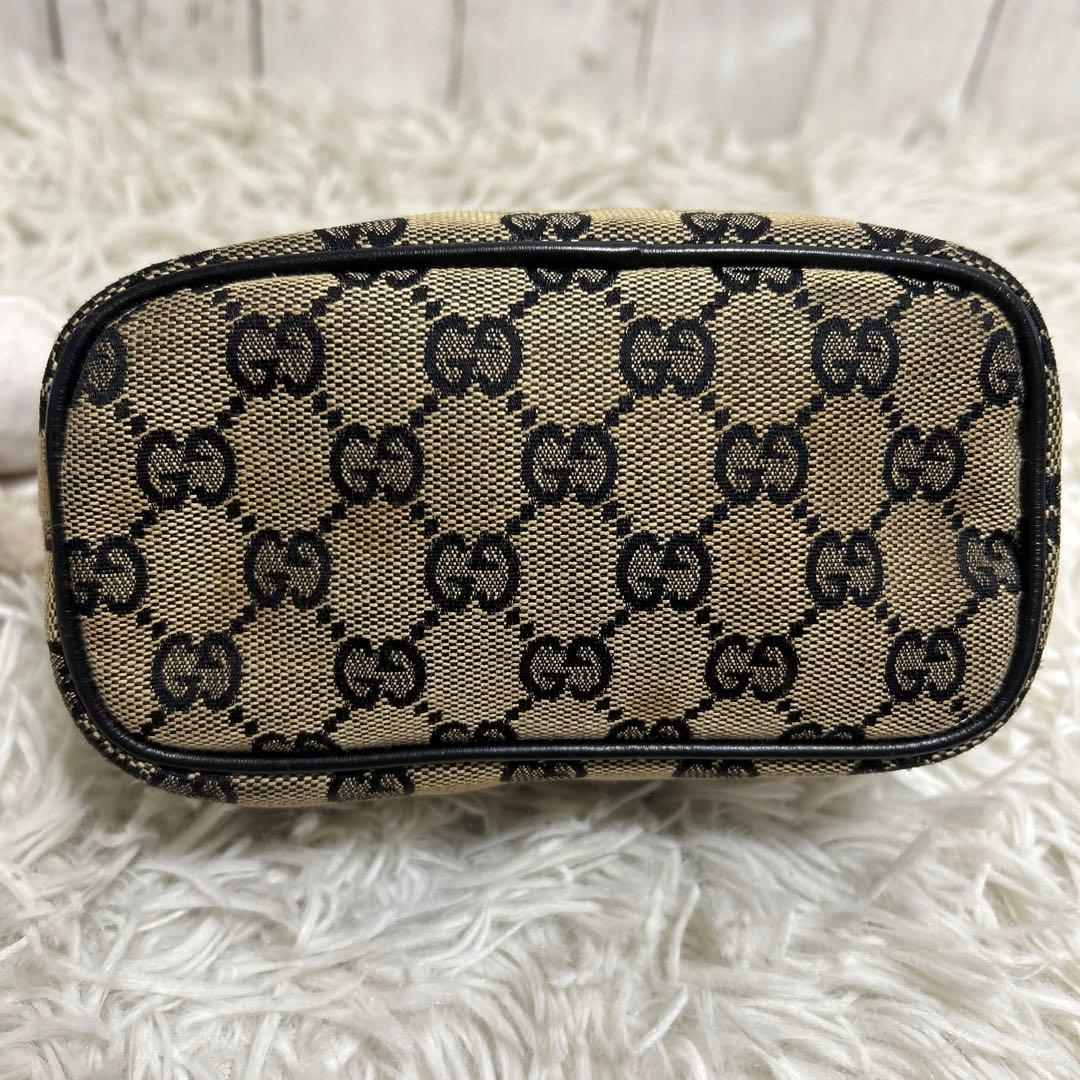 GUCCI アクセサリーポーチ　GGキャンバス ポーチ ハンドバッグ レザー
