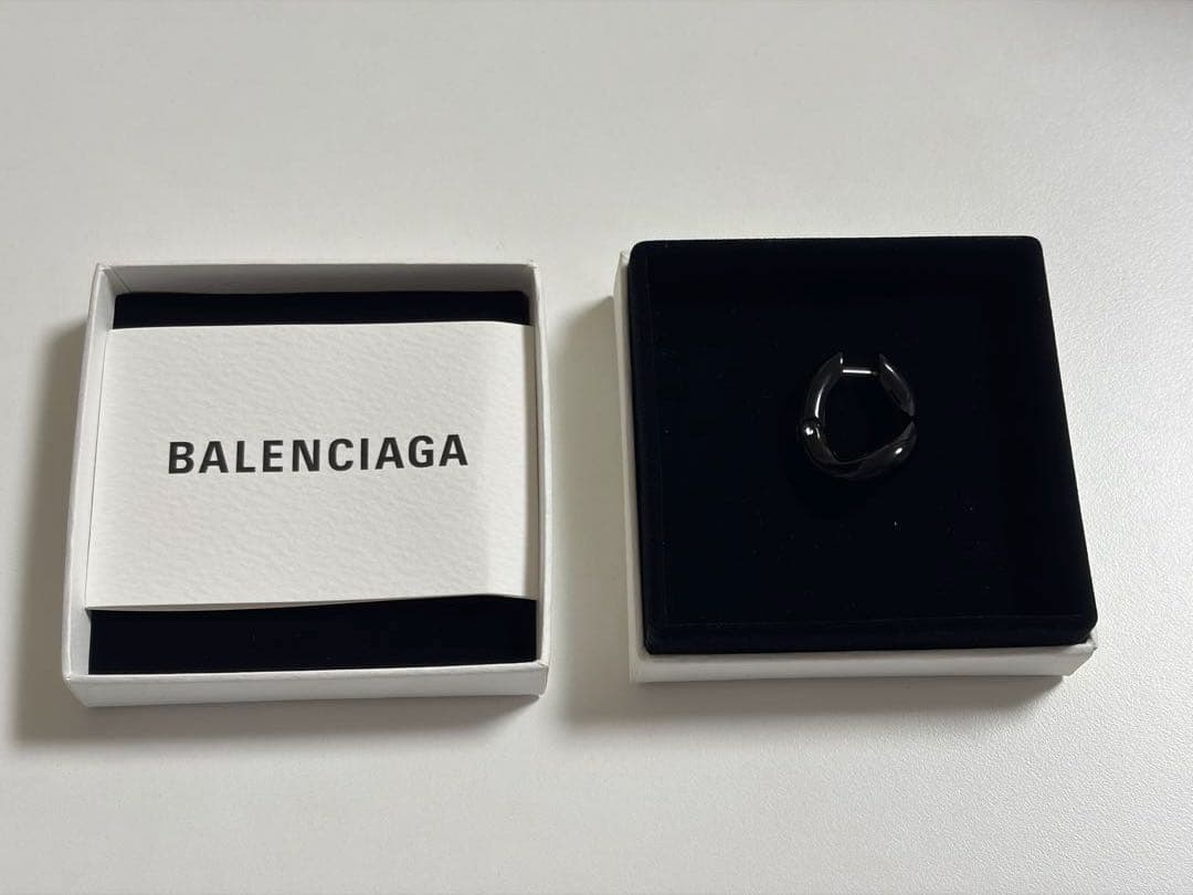 K*i様 BALENCIAGA ブラック 片耳用ピアス