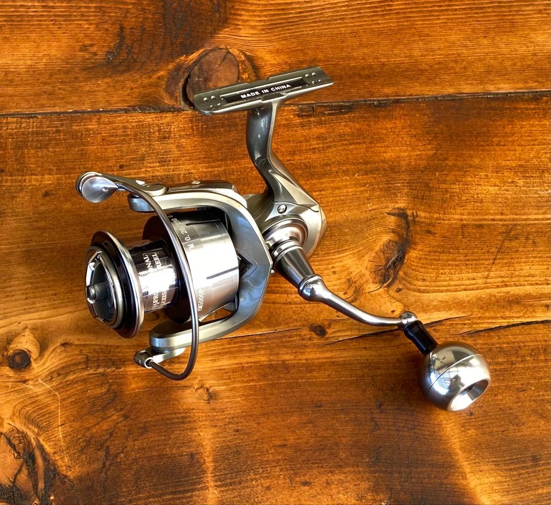 新品未使用　スピニングリール　5000番　ショアジギング　ねじ込み式ハンドル