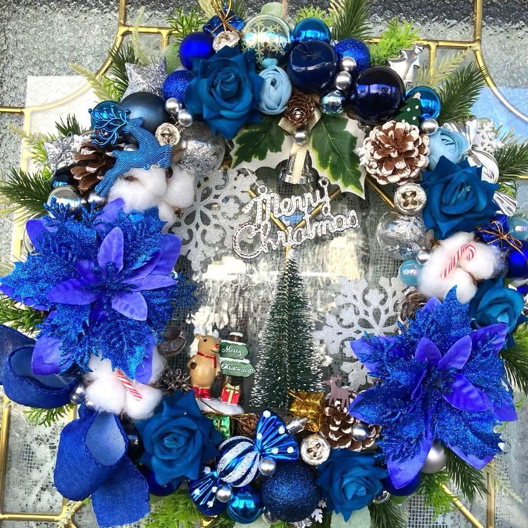キリンです。ロイヤルブルーポインセチアとローズのクリスマスリース他2点