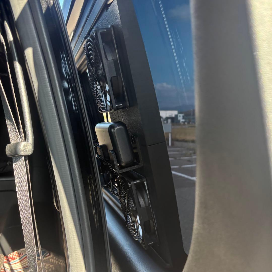 ハイエース 換気扇 ４型 〜 USBファン 2連 ルーバー ABS製　運転席側