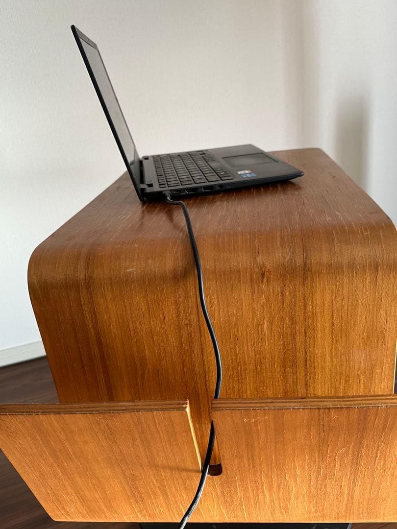 BoConcept 成形合板 サイドテーブル マガジンラック付｜北欧モダン