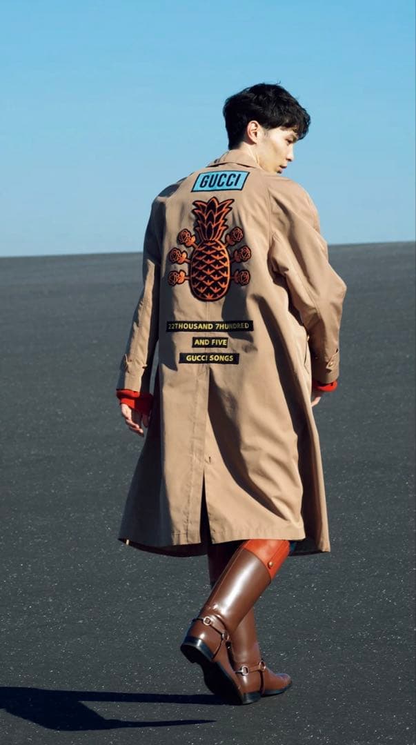 入手困難 グッチ×鈴木仁 刺繍バッグロゴ定番カラーコート　人気サイズ