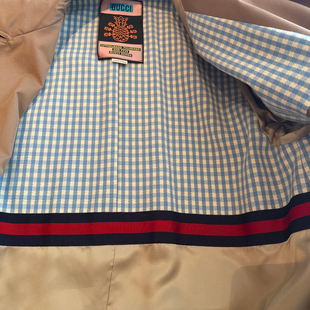 入手困難 グッチ×鈴木仁 刺繍バッグロゴ定番カラーコート　人気サイズ