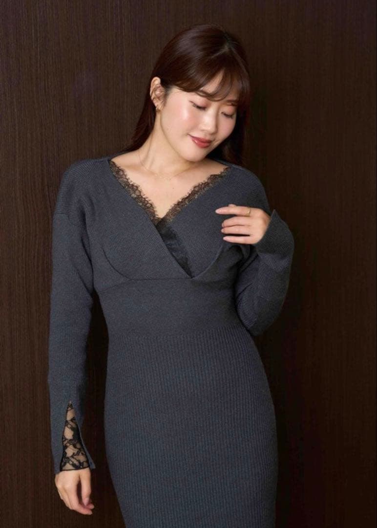 ワンピース Lace-Trimmed Knit Dress herlipto