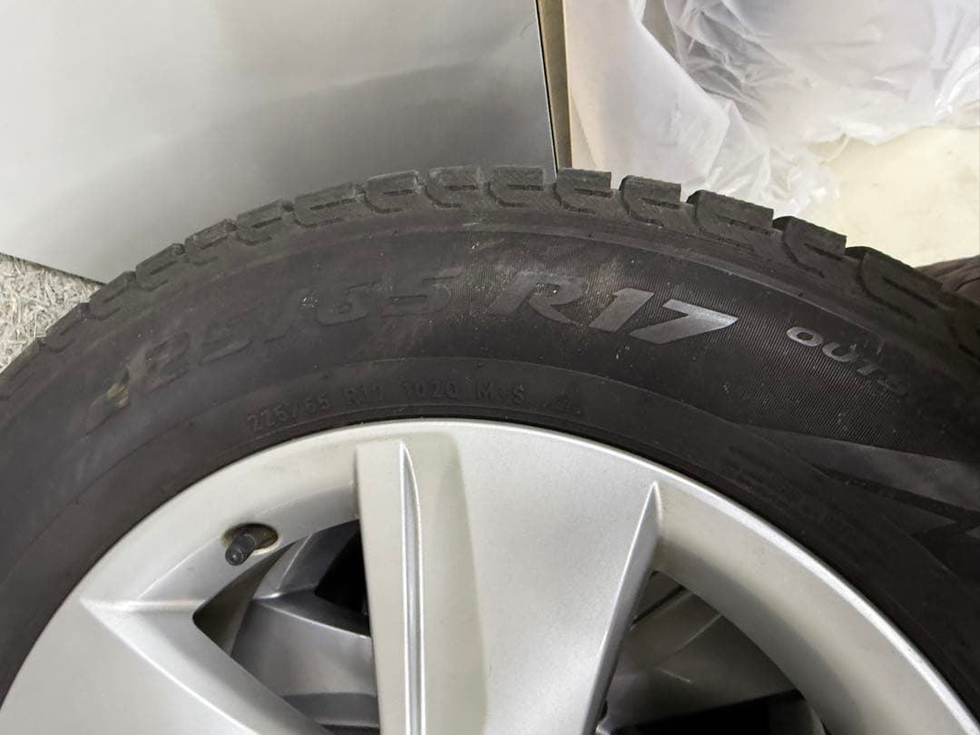 60ハリアー 純正 17インチ 225/65 R17 スタッドレスタイヤ