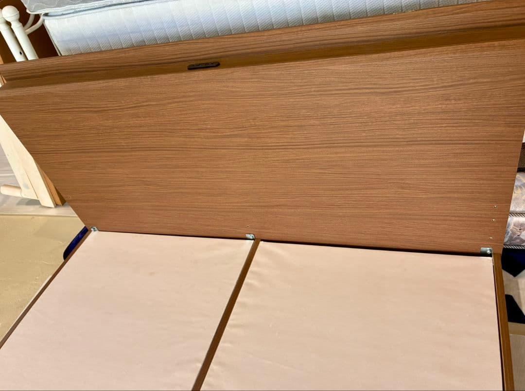 【現地引取OK】ブラウン木製クイーンベッド(マットレス付き)