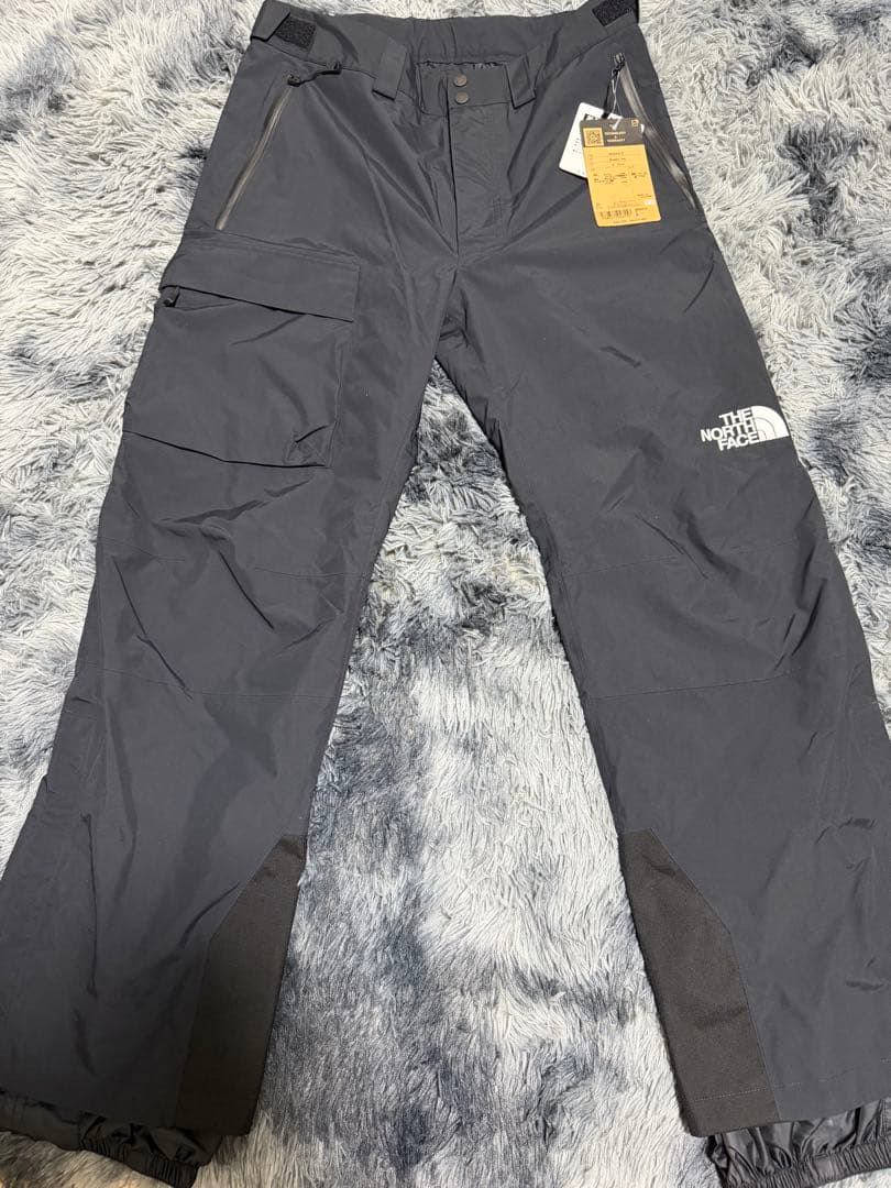 新品タグ付　Mサイズ　ノースフェイス　シュカブラ　スキー　スノーボード　パンツ