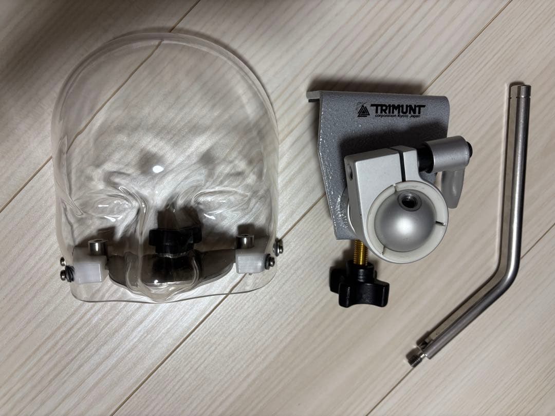 歯科用実習マネキン（頭部模型）のフェイスシールド 固定用クランプ