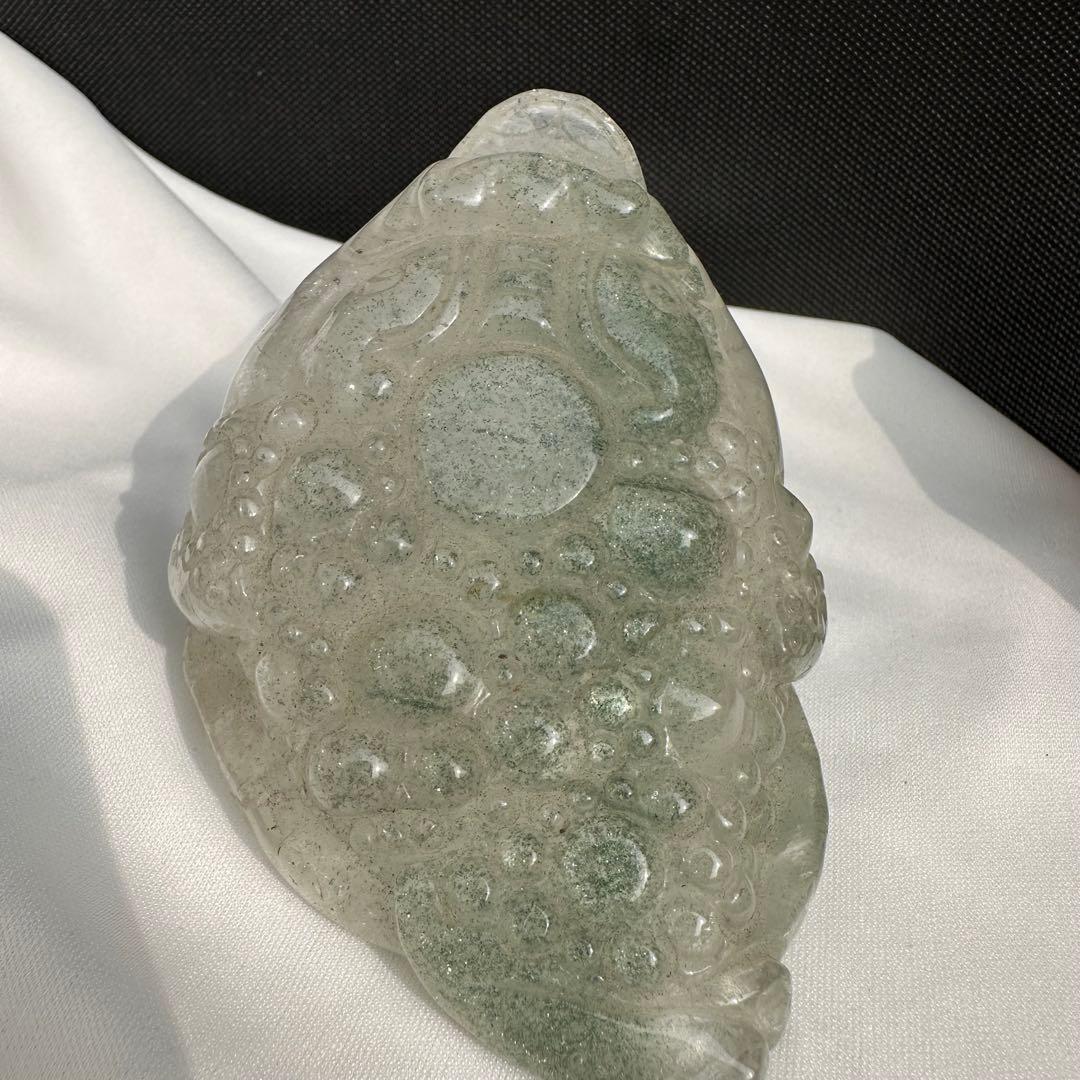 希少❣️天然石 グリーンストロベリークォーツ共生水晶の銭蛙　置物　彫り物D.103