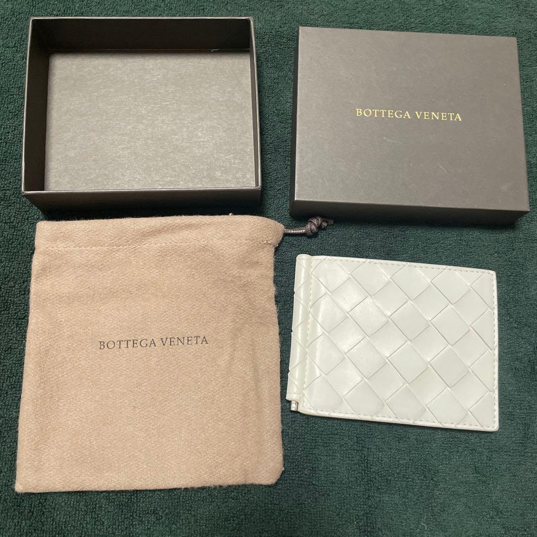 r*r様 Bottega Veneta ホワイト 二つ折り財布