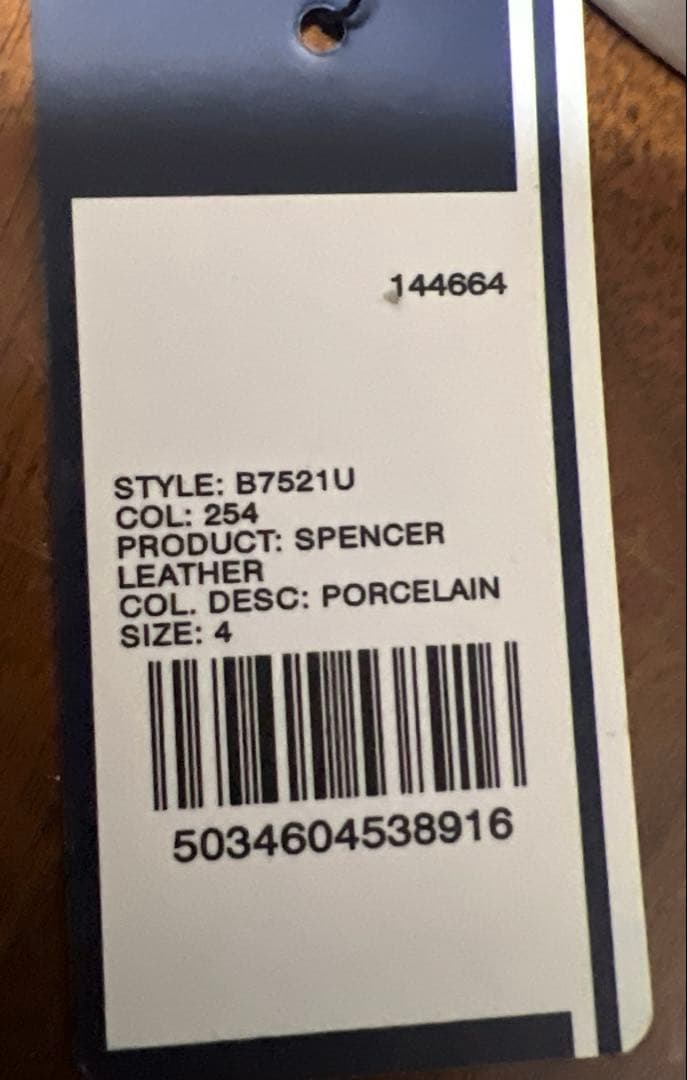 【新品】FRED PERRY ホワイトスニーカーサイズ4